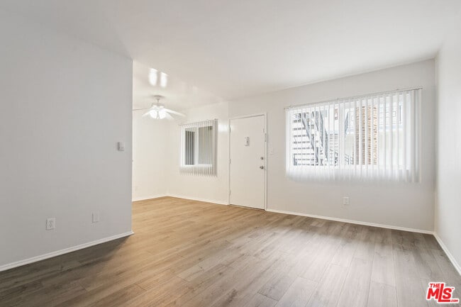 property at 115 N Oak St