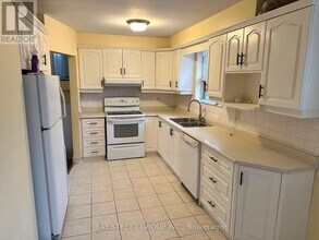 40 Bellbury Crescent in Toronto, ON - Building Photo - Building Photo