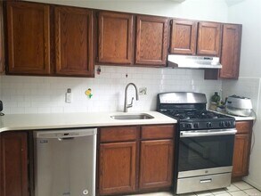 70 Hickory Rd in Port Washington, NY - Building Photo - Building Photo