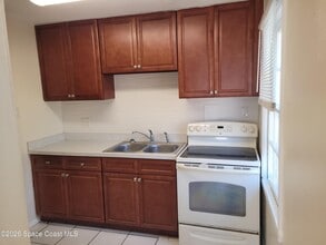 807 E Azalea Ct in Melbourne, FL - Foto de edificio - Building Photo