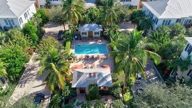 306 E Mallory Cir in Delray Beach, FL - Building Photo - Building Photo