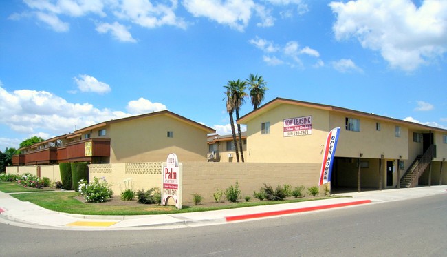 Outrigger Apartments in Visalia, CA - Building Photo - Building Photo