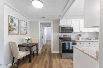 1821 San Marco Blvd in Jacksonville, FL - Foto de edificio - Building Photo