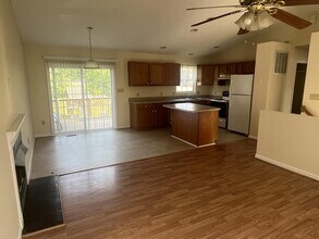 402 Bumble Bee Ln in Martinsburg, WV - Building Photo - Building Photo