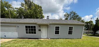 16 Westwood Dr in Sauget, IL - Building Photo