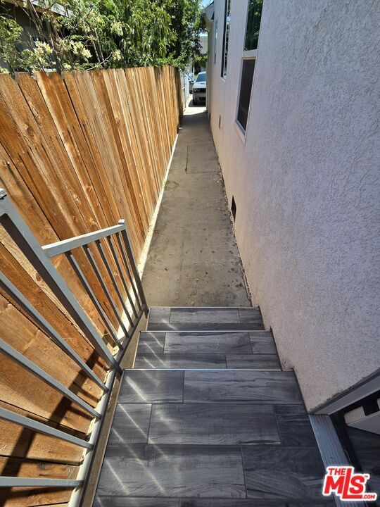 817 W 101st St in Los Angeles, CA - Building Photo - Building Photo