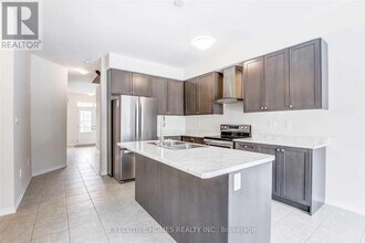 14 Vaughn Dr in Thorold, ON - Building Photo - Building Photo