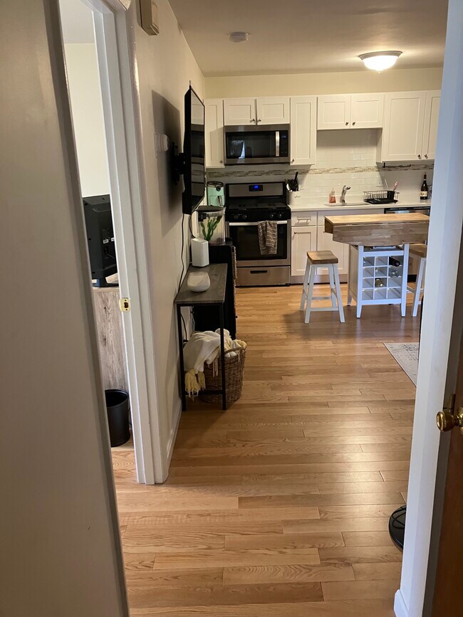 42A Linden Ave, Unit 3 in Somerville, MA - Building Photo - Building Photo