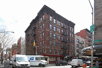 118-120 Thompson St in New York, NY - Building Photo - Building Photo