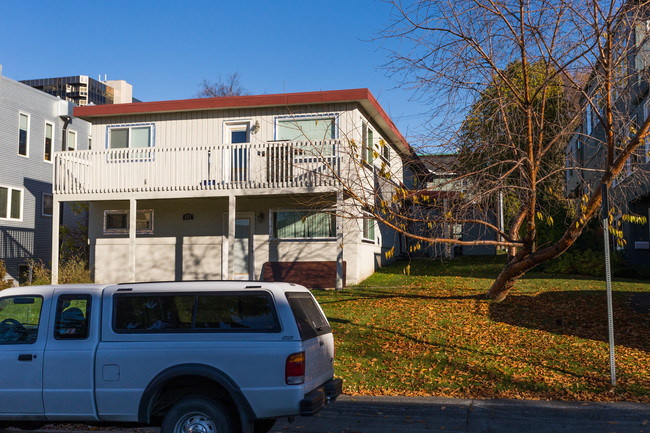 4 Plex in Anchorage, AK - Building Photo - Building Photo