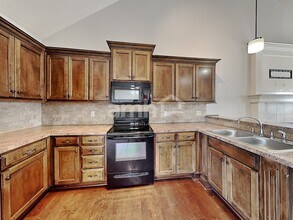 115 SW Hanging Garden St in Blue Springs, MO - Building Photo - Building Photo