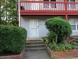 500 Barberton Dr in Virginia Beach, VA - Building Photo