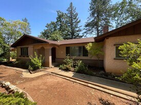 1822 Arrowhead Dr in Paradise, CA - Building Photo