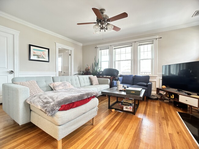 132 Arlington St, Unit 2 in Boston, MA - Building Photo - Building Photo