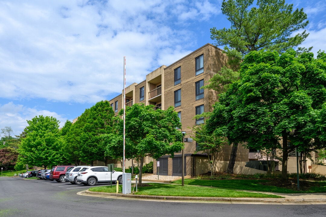 The Plaza Condominium in Alexandria, VA - Building Photo