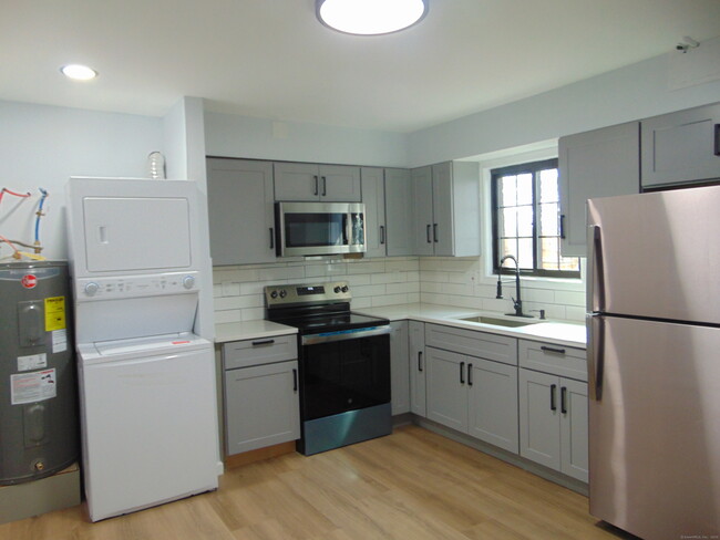 147 Cooke St in Waterbury, CT - Building Photo - Building Photo