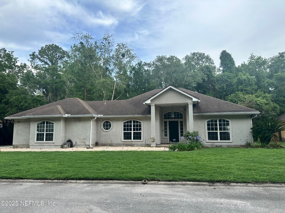 5480 Cutwater Ln S in Jacksonville, FL - Building Photo