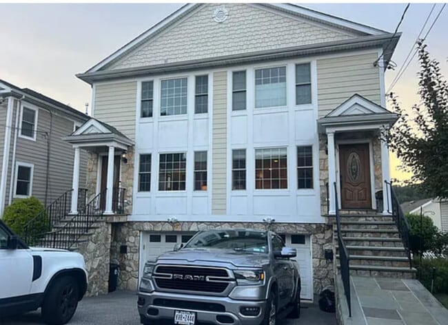 63 Lincoln Ave in Harrison, NY - Building Photo - Building Photo