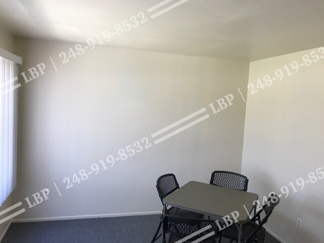 5925 Inkster Rd in Garden City, MI - Foto de edificio - Building Photo