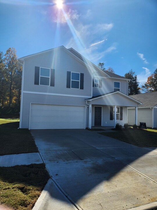 2404 Cranberry Wy in Salisbury, NC - Building Photo