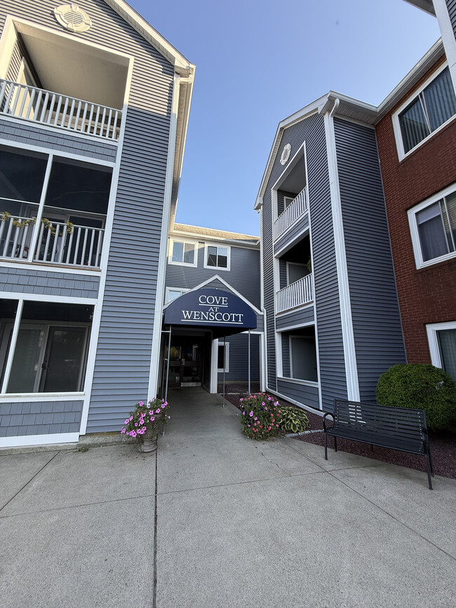 1800 Douglas Ave, Unit 104 in North Providence, RI - Building Photo - Building Photo