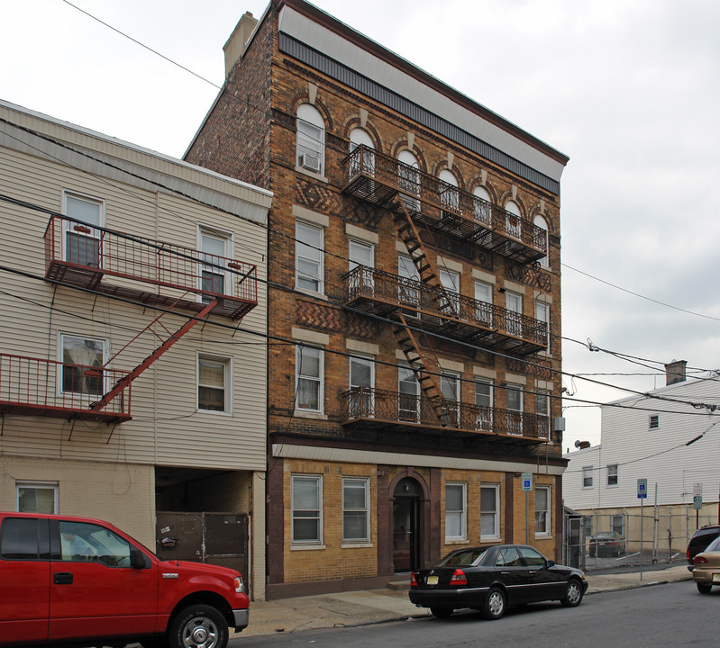 63 Monroe St in Newark, NJ - Foto de edificio