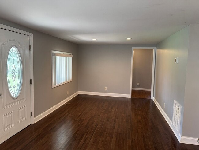 511 Phillips St in Lowell, NC - Building Photo - Building Photo