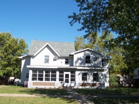 314 W 4th St in Winona, MN - Building Photo