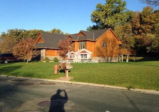 180 Luisa Ct in Chaska, MN - Building Photo - Building Photo