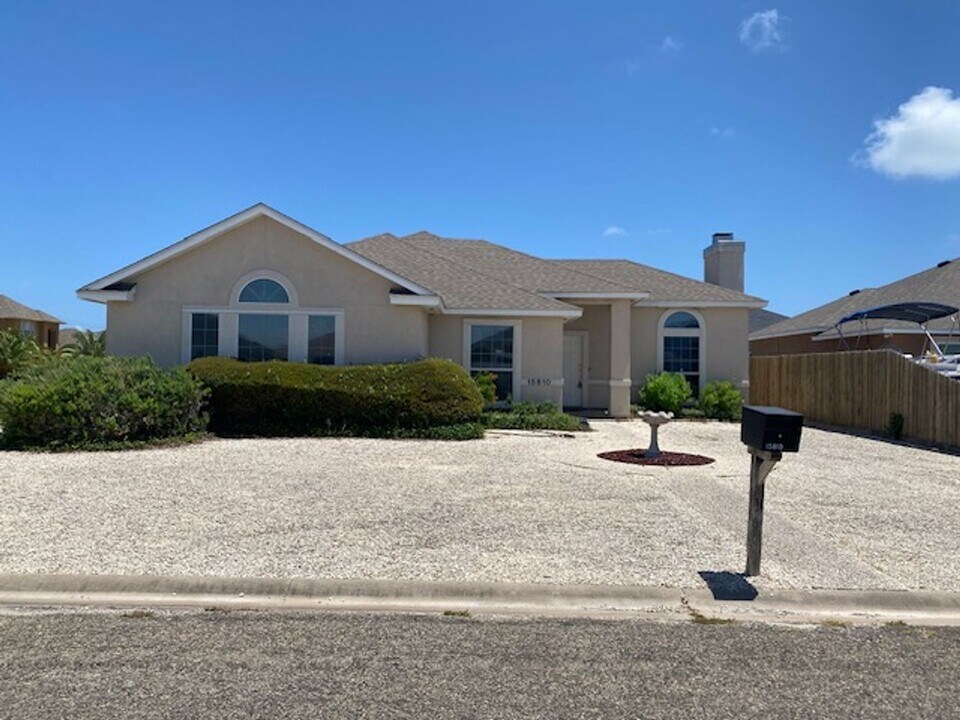 15810 Vincent Dr in Corpus Christi, TX - Building Photo