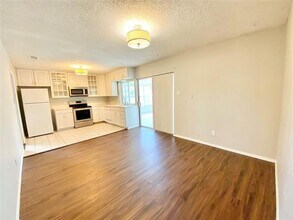 701 Victoria Dr in Euless, TX - Building Photo - Building Photo