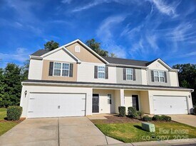 8119 Paw Club Dr in Charlotte, NC - Building Photo
