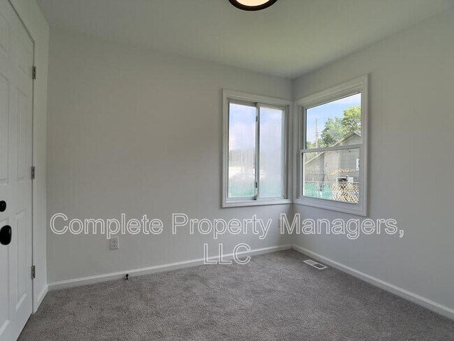 247 E Fremont St in Owatonna, MN - Building Photo - Building Photo