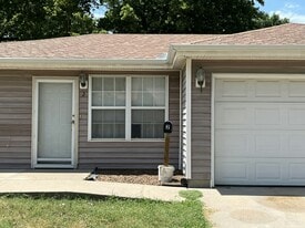 4 N 3rd St in Iola, KS - Building Photo