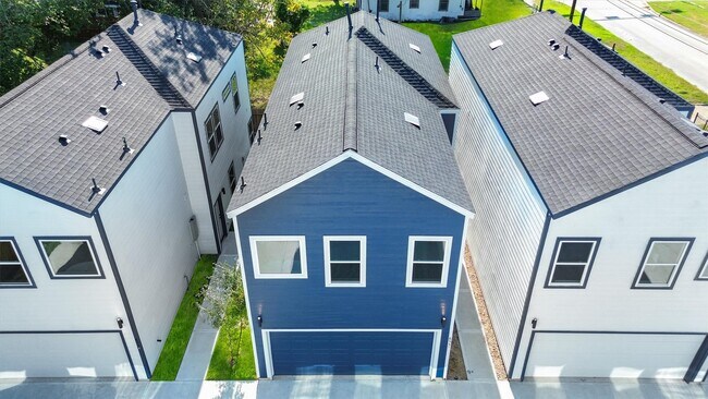 855 S Victory Dr in Houston, TX - Building Photo - Building Photo
