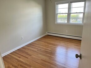 138 Carroll St in New Britain, CT - Building Photo - Building Photo