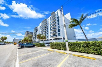 7928 West Dr in North Bay Village, FL - Building Photo - Building Photo