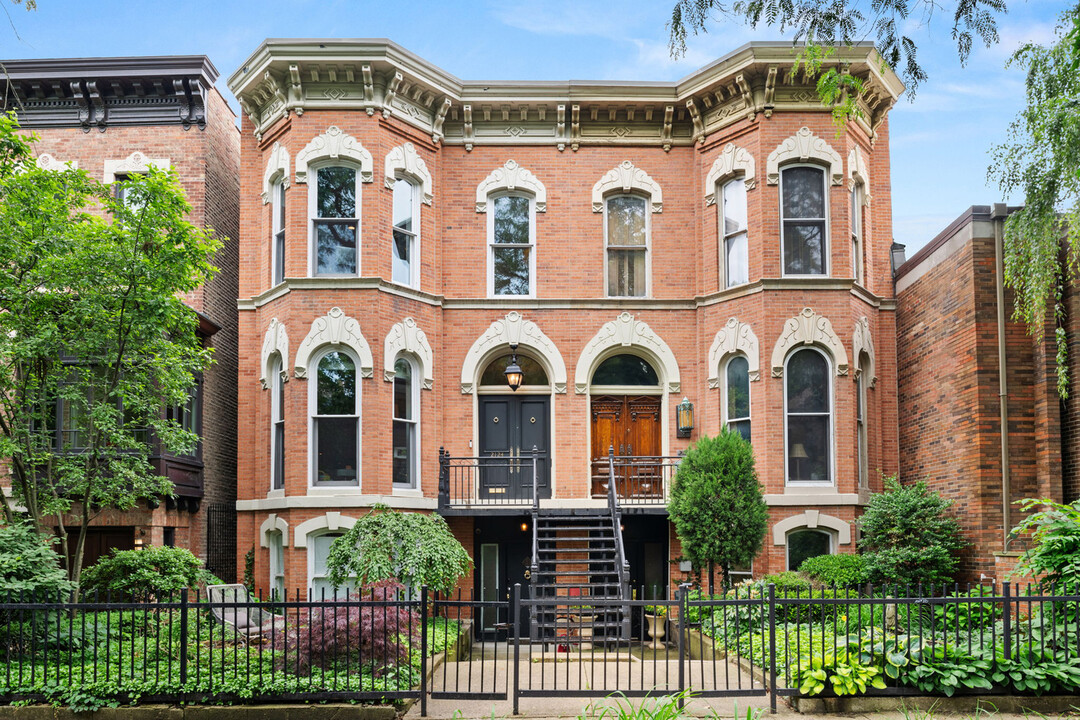 2124 N Sedgwick St in Chicago, IL - Foto de edificio