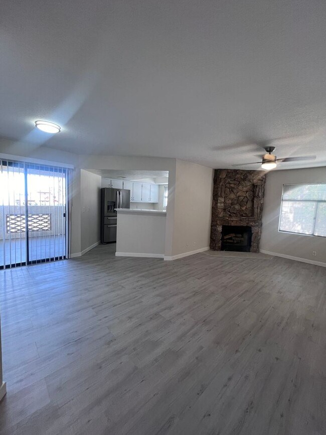 8455 W Sahara Ave in Las Vegas, NV - Building Photo - Building Photo