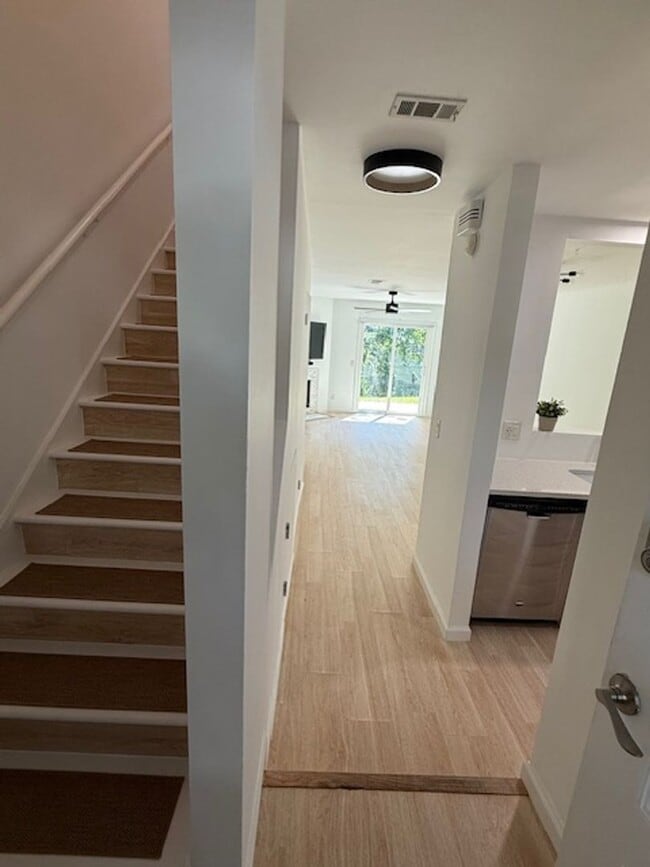 96 Mathews Dr in Hilton Head Island, SC - Building Photo - Building Photo