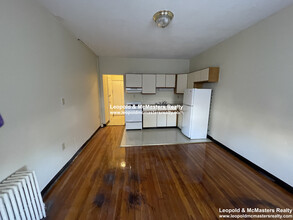 1198 Commonwealth Ave, Unit 1 in Boston, MA - Building Photo - Building Photo