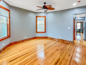 3110 N Davlin Ct, Unit 2 in Chicago, IL - Building Photo - Building Photo