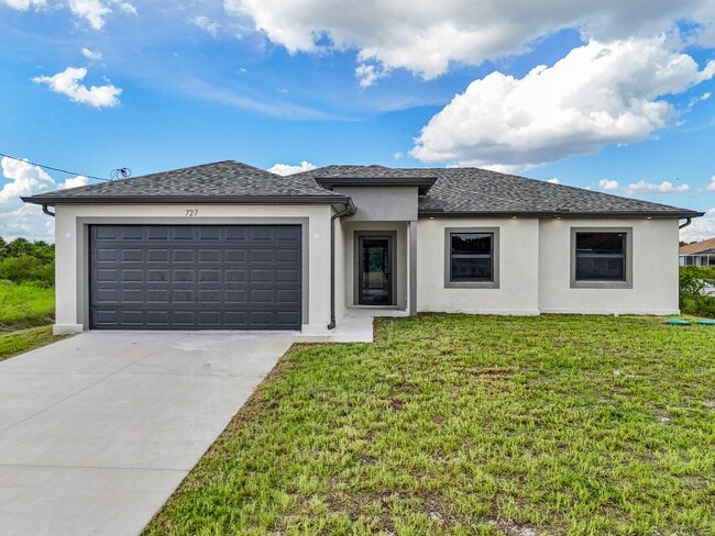 727 Cane St E in Lehigh Acres, FL - Building Photo - Building Photo