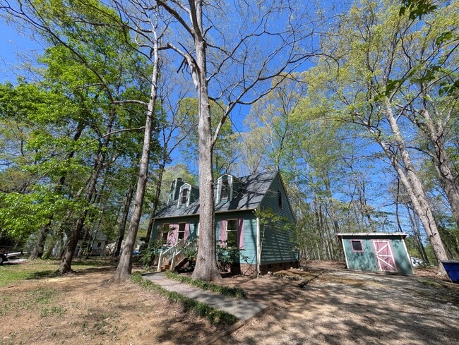 2301 Wade Hampton Rd in Hillsborough, NC - Building Photo - Building Photo