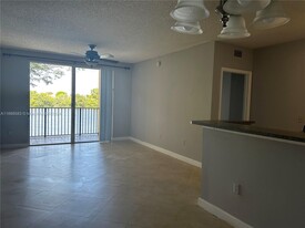 2201 W Preserve Way in Miramar, FL - Foto de edificio - Building Photo