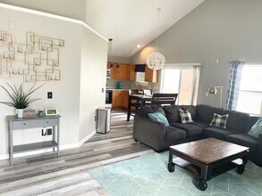 5451 Pelham Way in Indianapolis, IN - Building Photo - Building Photo