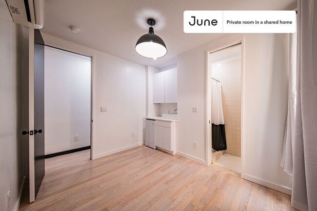 Room in Shared 4 bed/4 bath home in Brooklyn, NY - Building Photo - Building Photo