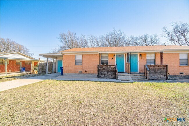 property at 1005 S 5th St