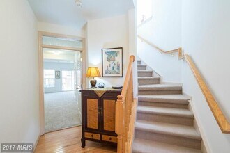 5001 Waple Ln in Alexandria, VA - Building Photo - Building Photo