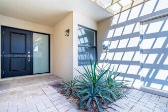 8708 SW 79th Pl in Miami, FL - Building Photo - Building Photo